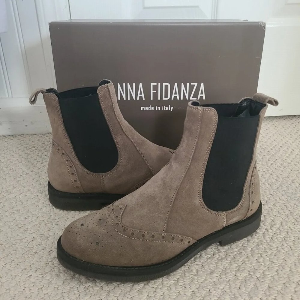 Anna Fidanza Suede Ankle Boots Womens US 7 Gray Shoes Pull on Made in Italy